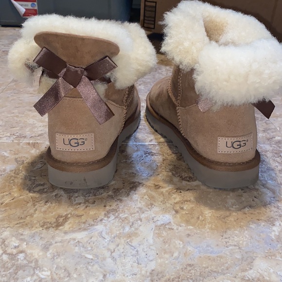 Uggs Bow Boots - Picture 2 of 5